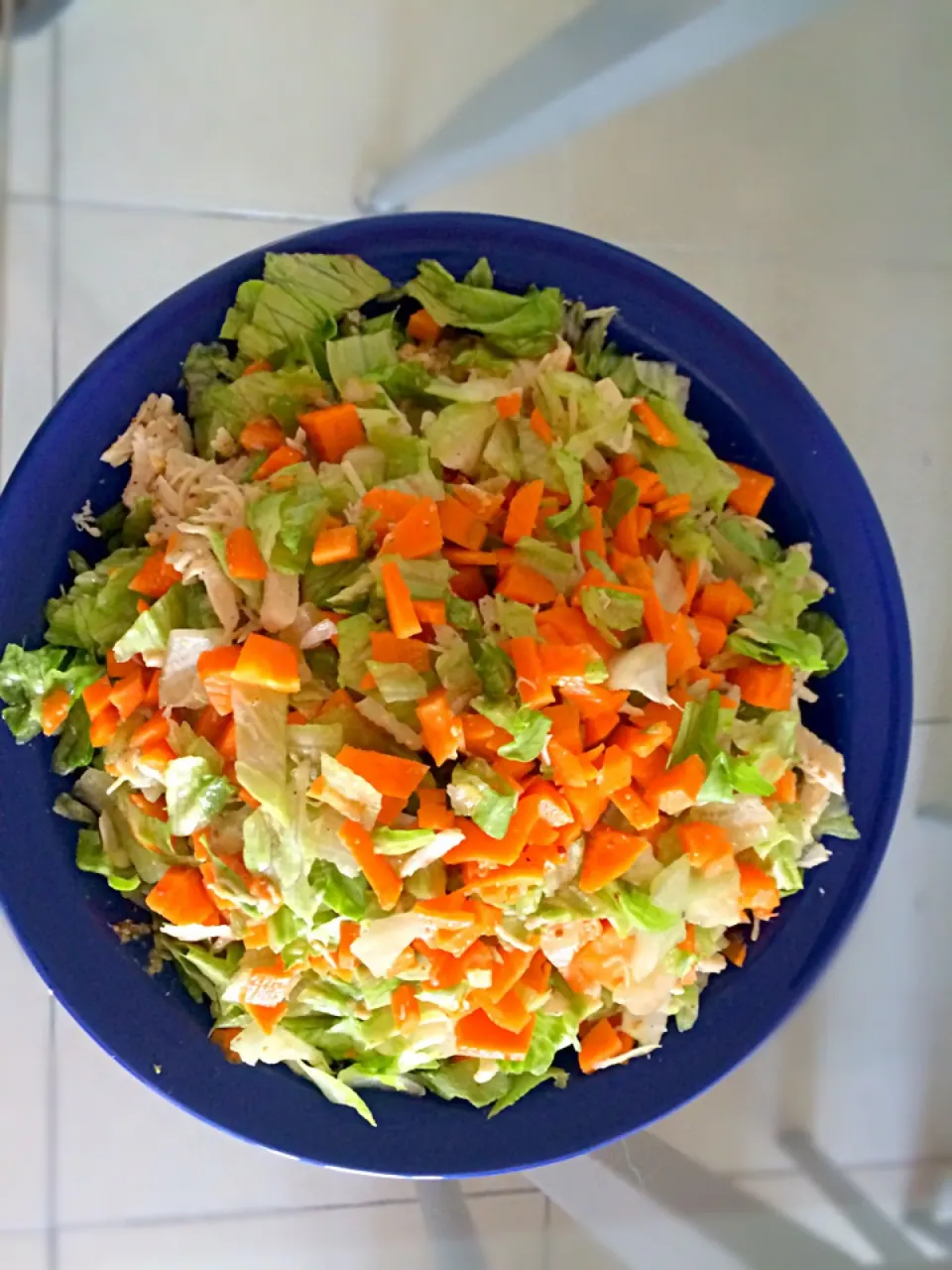 Snapdishの料理写真:Ensalda de pollo con verduras|Josseline Mirandaさん