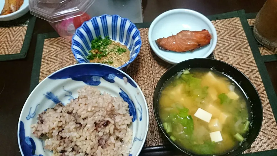 納豆＆鮭＆豆腐の味噌汁|まぐろさん