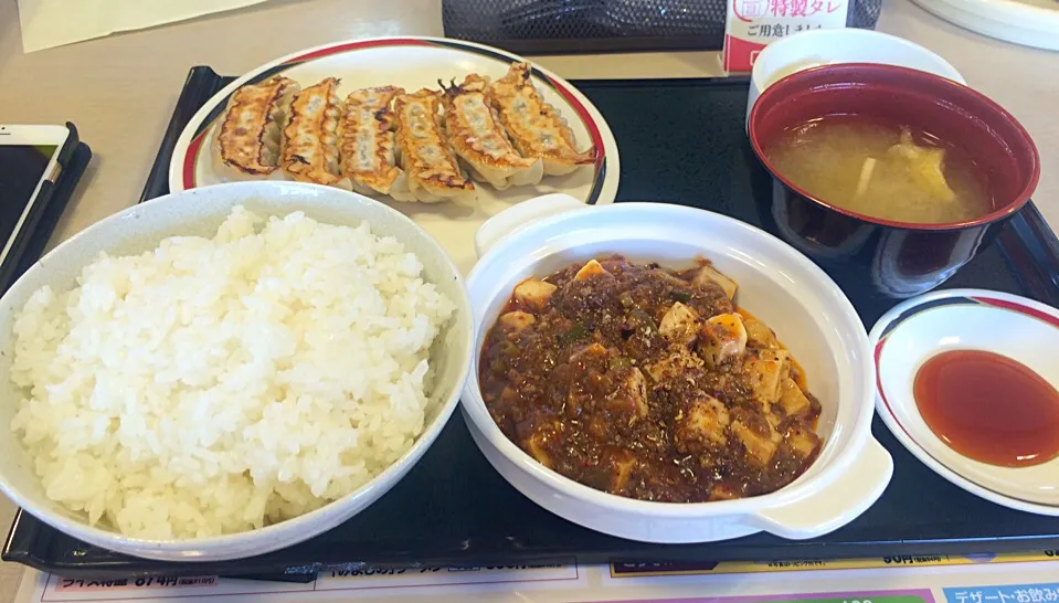 みよしの餃子の麻婆豆腐定食|Isao Kataokaさん