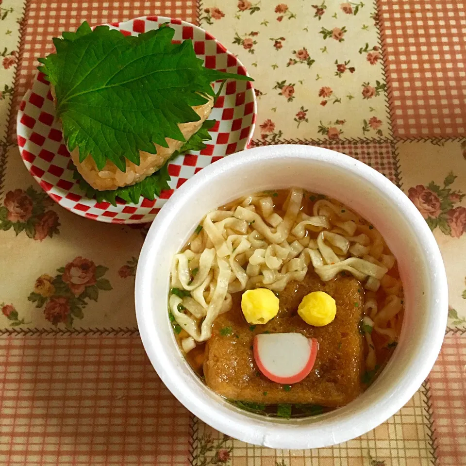 赤いきつね🍜味噌おにぎり🍙|＊ゆみしぼり＊さん