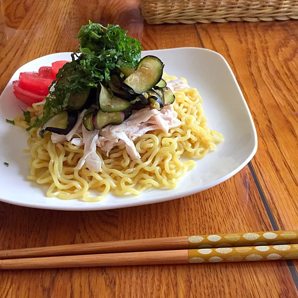 ごまだれで！塩もみなすと蒸し鶏の冷やしラーメン|kysbooさん