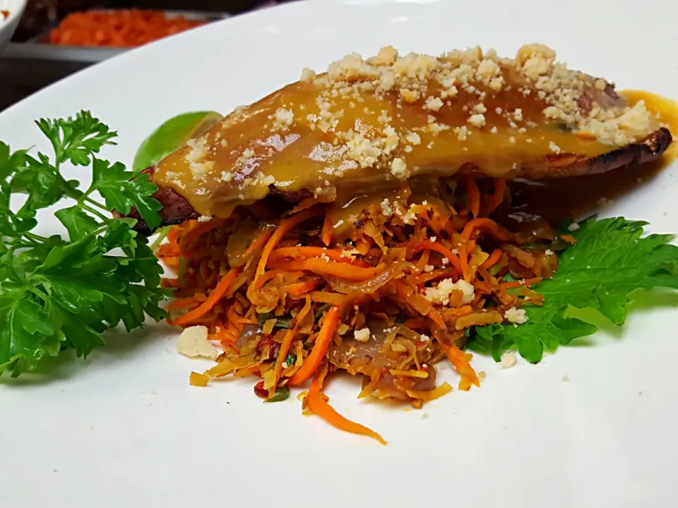 Smoke Ocean Trout w/Tequilas Ginger lime SC
and Coconut Carrot Sambal
Sprinkle of Roasted Parmesan Cheese|SONN'Sさん