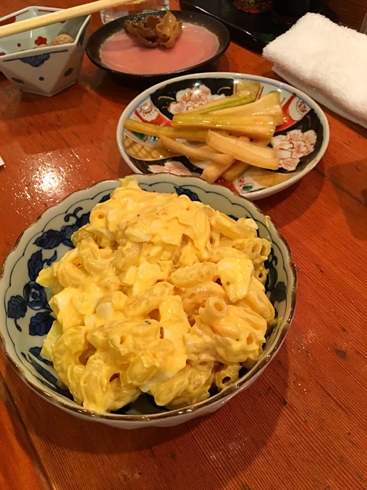 関内『たらふくちゃん』＠ 人気メニューのマカロニサラダとセロリ漬けで🍺|Minor.SSKさん