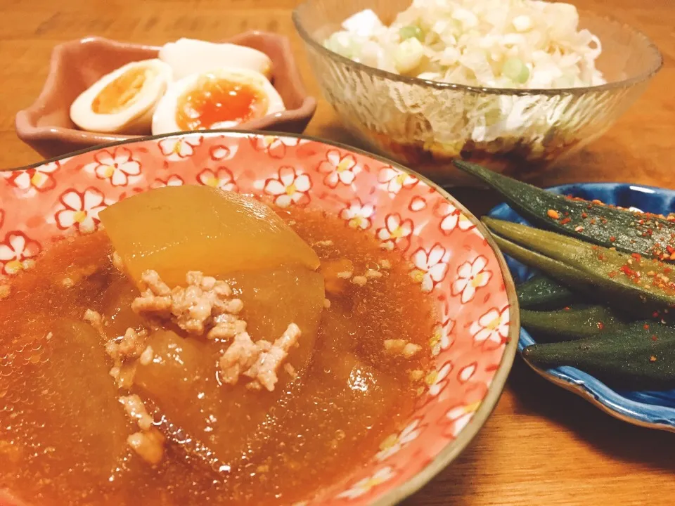 冬瓜の煮物🍏 オクラ🌱 煮卵🍳 ネギ盛り水餃子🍲 冬瓜とか初めて調理したよT_T👍|まみさん