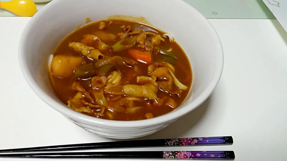 昨夜の夕飯🌃🍴の🍛が残ったので２日続けてはちょっぴり嫌なので、カレーうどんにしました|mky710801さん