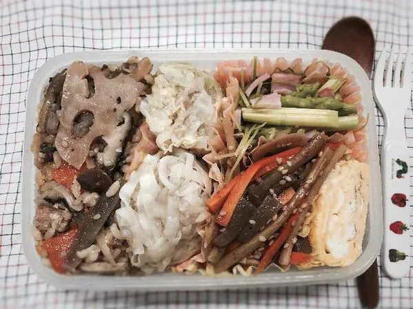 しゅうまいと炊き込み御飯弁当|アイランドさん