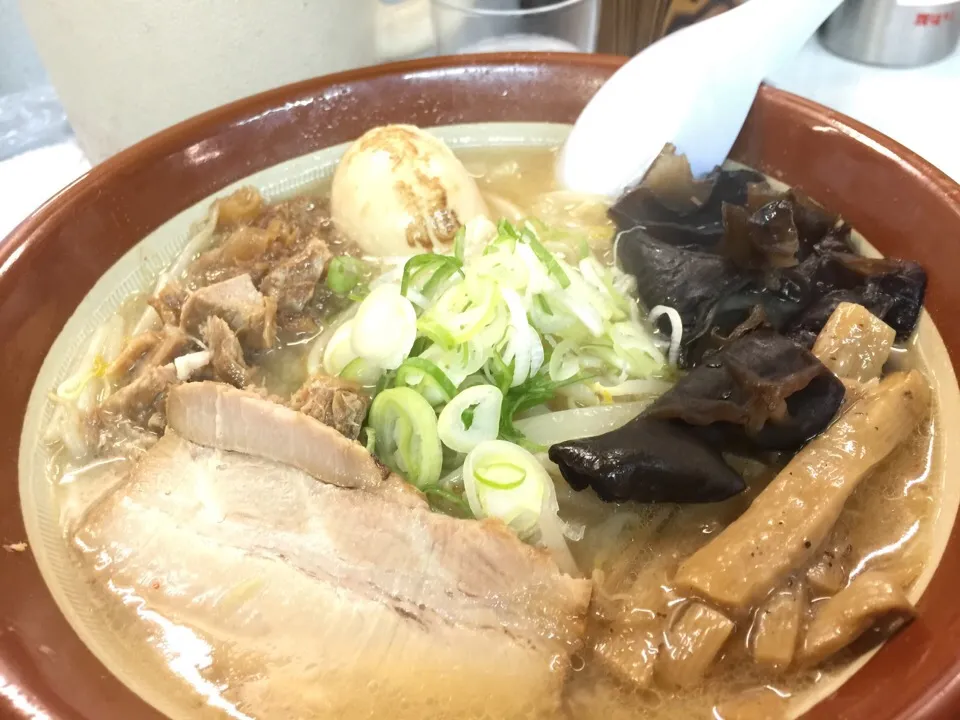 Snapdishの料理写真:【北海道湯巡り中】特製味噌ラーメン [黒帯]|hiroさん