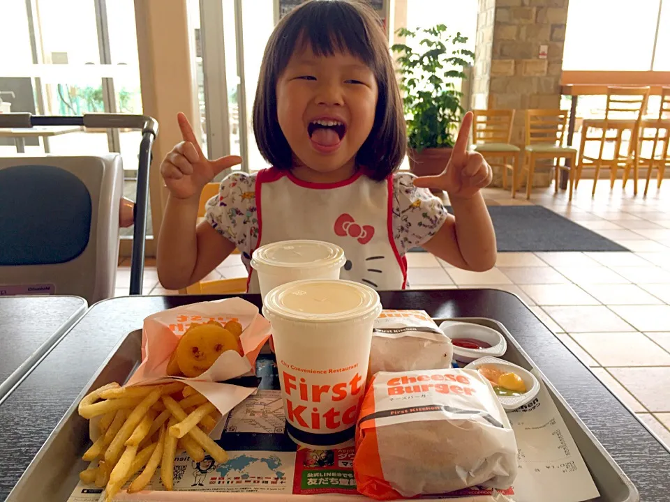 お誕生日のランチ♡ 初チーズバーガー(*´艸｀*）|yumikoさん