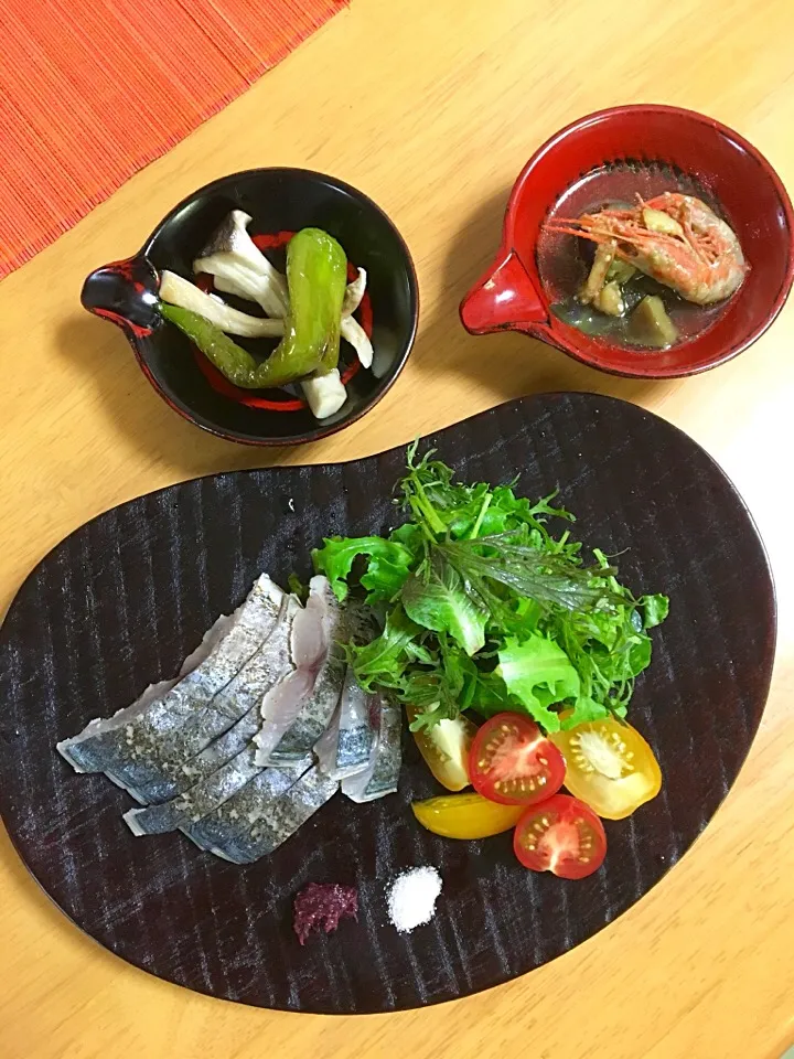 今夜の前菜(*^o^*)
鰆のタタキ
茄子と川津海老の煮物
万願寺とうがらしとエリンギの焼きびたし|kctreeさん