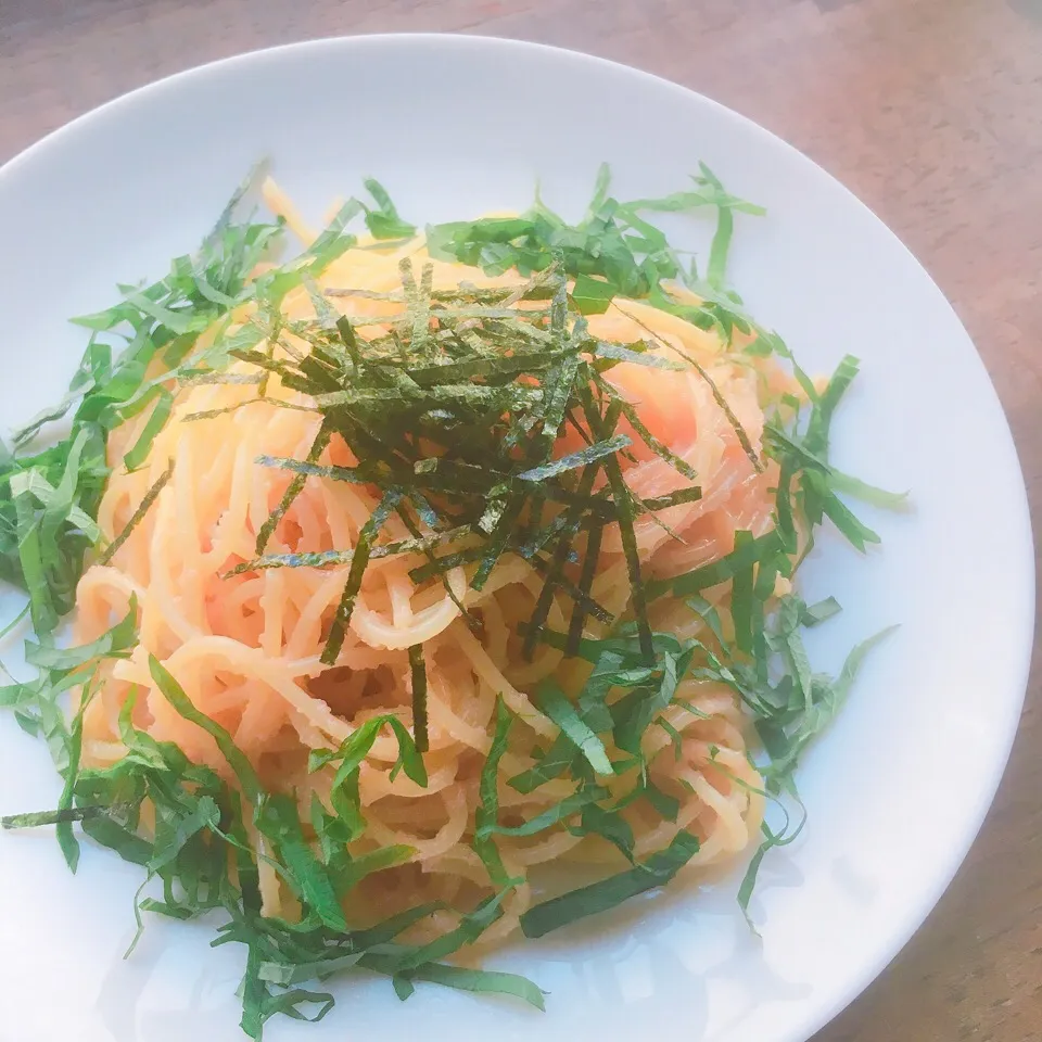 Snapdishの料理写真:休日のお昼ごはん
・たらこパスタ バター醤油味|akiさん