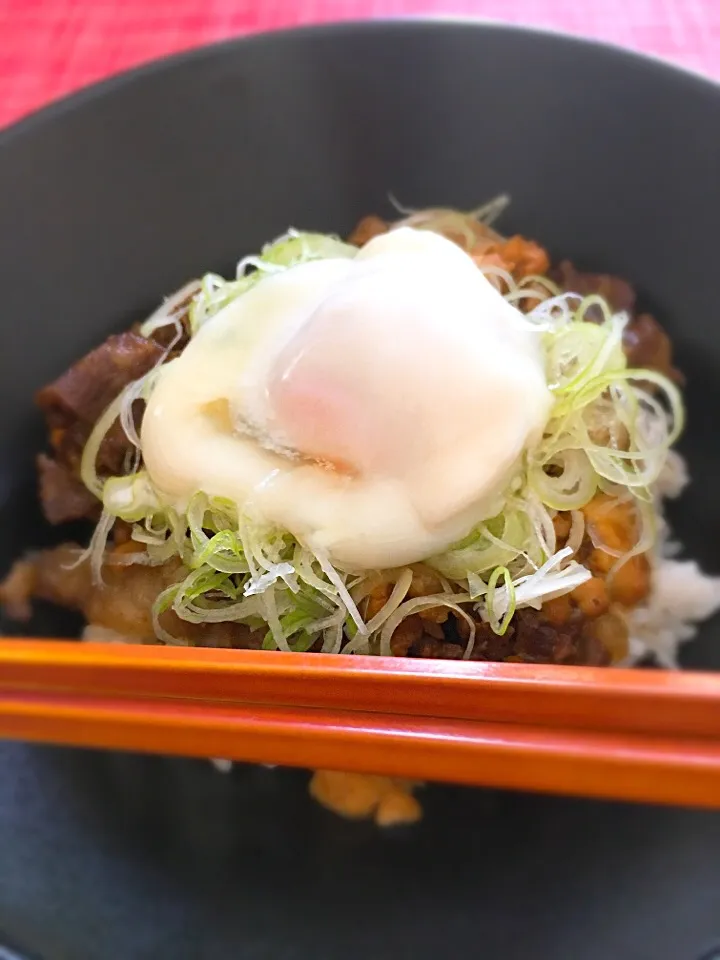 豆腐と牛バラ肉の甘辛煮込み丼|mattさん