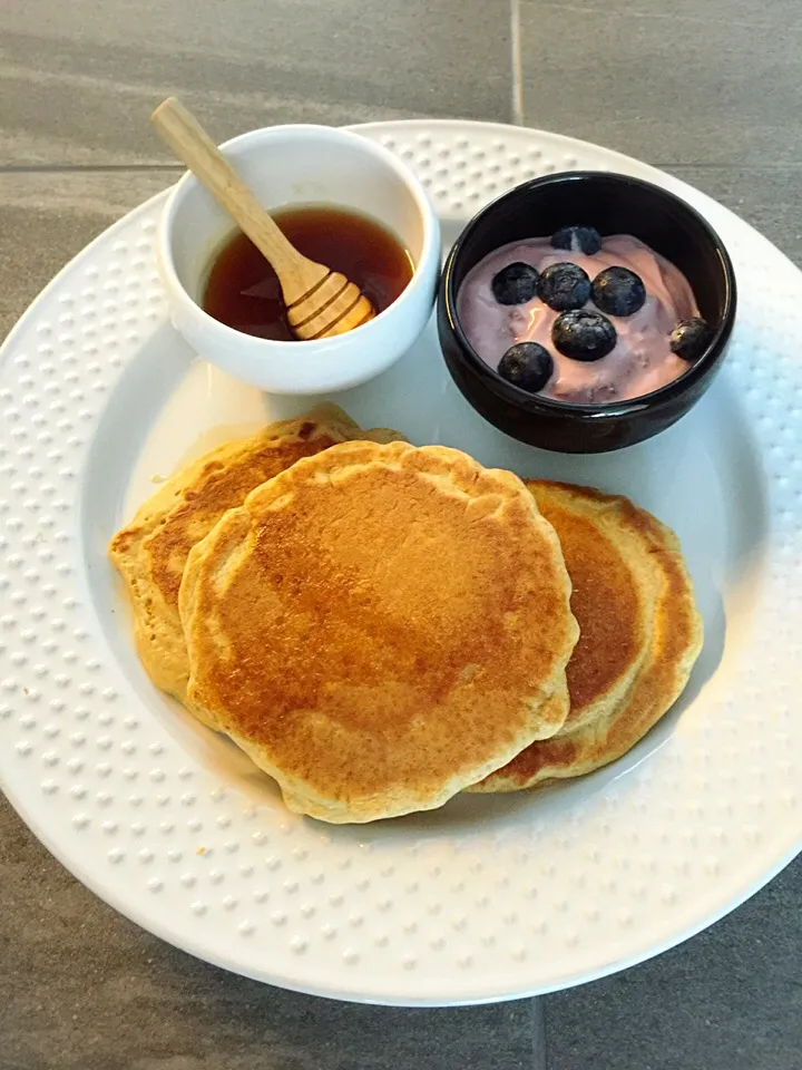 10 grains pancake with honey & blueberries yogurt|Aunty Gさん