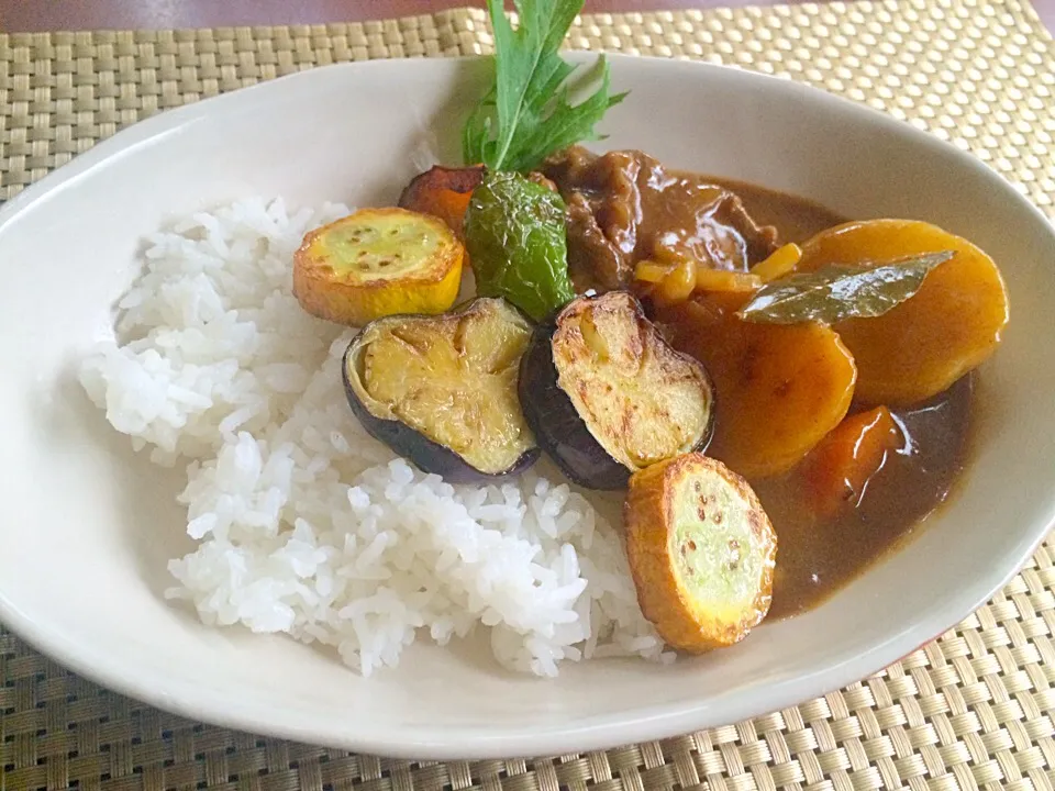 Snapdishの料理写真:Beef curry w/ summer vegetable🍛ごろx2お肉と夏野菜のﾋﾞｰﾌｶﾚｰ|🌈Ami🍻さん