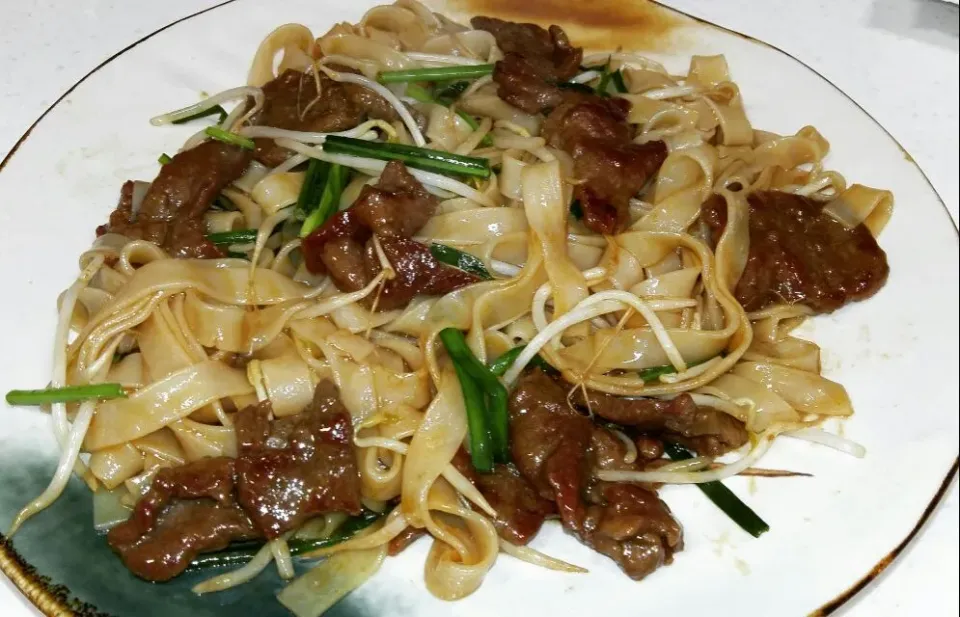 干炒牛河 - stirfried phone noodles with beef|steven z.y.さん