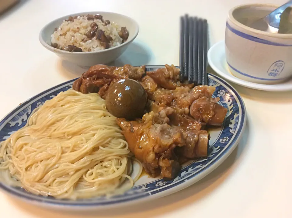 台湾料理「豚足の煮付け🐷😻」🇹🇼🇹🇼|アライさんさん