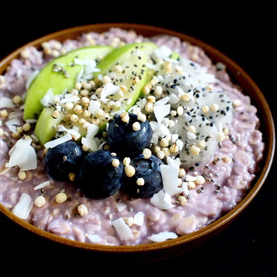 Snapdishの料理写真:Purple sweet potato oats with fruits|coxiella24さん