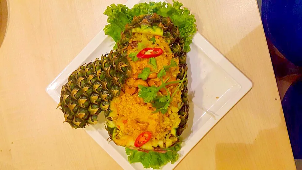 Tasty Thai pineapple fried rice ❤️|Cherry Thamさん