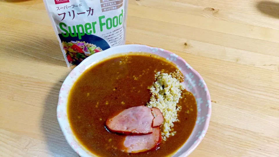 Snapdishの料理写真:FREEKEH with spicy curry #カレー #フリーカ先行モニター14名|タップダンスシチーさん