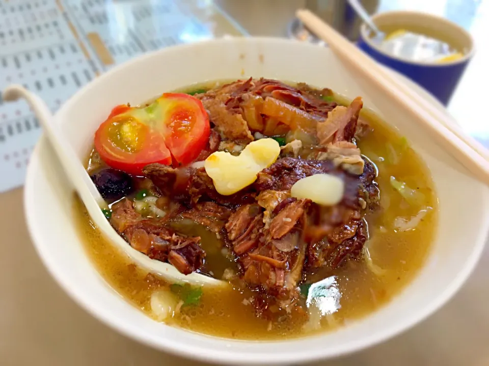 Shanghai noodle with braised soft pork bone 豚肉軟骨湯拉麵|Mak Toniさん