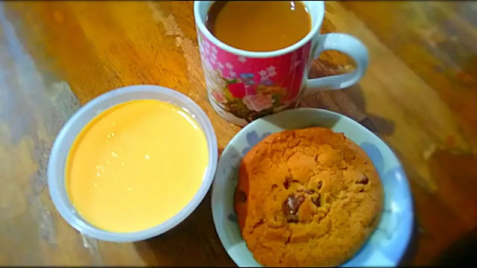 Snapdishの料理写真:珈琲☕
プリン🍮
チョコクッキー🍪|メイメイda.さん