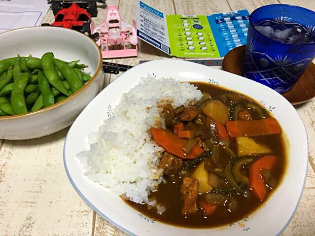 Snapdishの料理写真:今日の男飯(⌒-⌒; )たっぷり煮込んだカレー♫with 枝豆♫|ひーちゃんさん