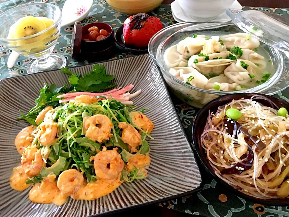 中華マヨ和えエビ！で豆苗&香菜サラダ。麻辣マヨがソースやドレッシングに万能です♡|ふかرさん