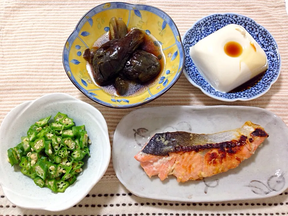 Snapdishの料理写真:鮭の塩麹焼⭐️オクラ⭐️茄子の煮浸し⭐️冷奴|ほなさん