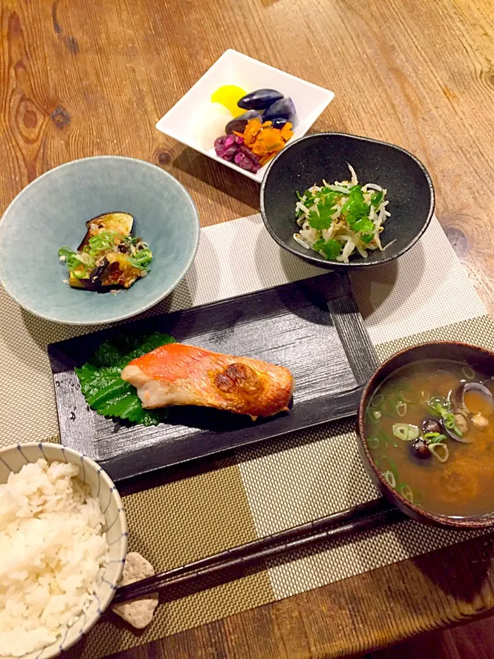 Snapdishの料理写真:今日はヘルシー和食🍚🐟🍃|まみりんごさん