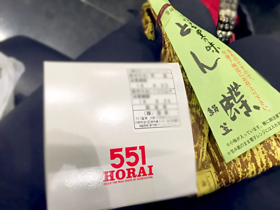 時間がないので新幹線改札出たお土産売り場で「私の大好きセット(自ら命名)」を買って待合室でパクついた！せわしないけど幸せ〜❤️|うきさん