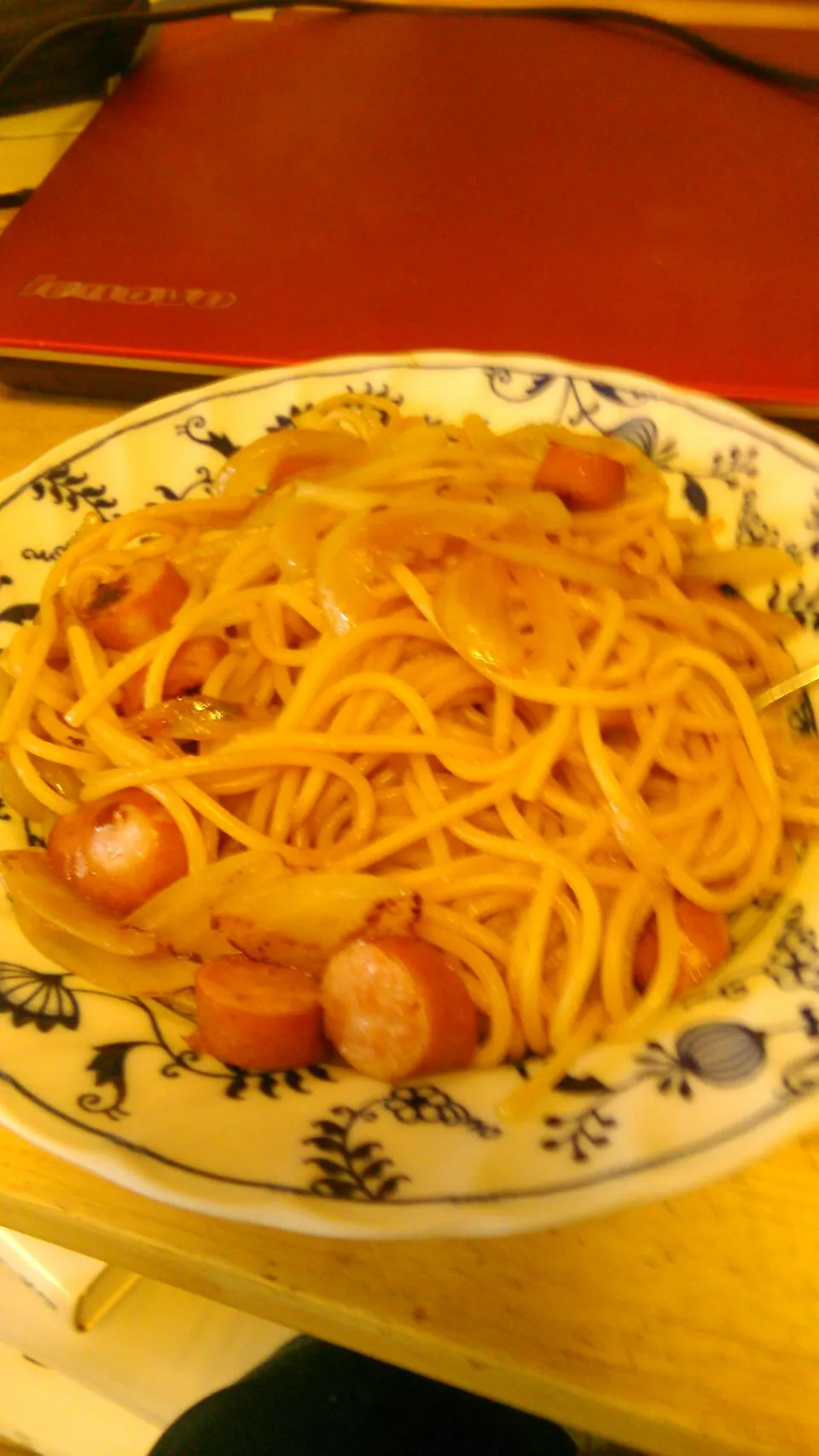 ウィンナーと玉ねぎのパスタ|ざきさん