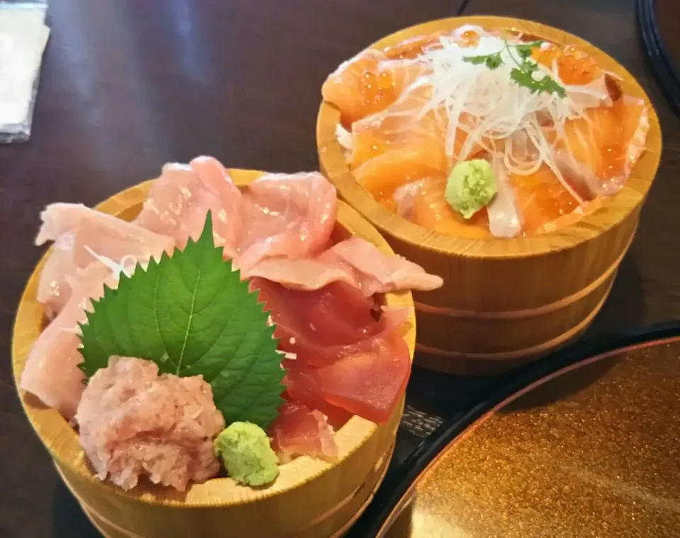 マグロ丼&サーモン丼|あらいぐまのしっぽさん