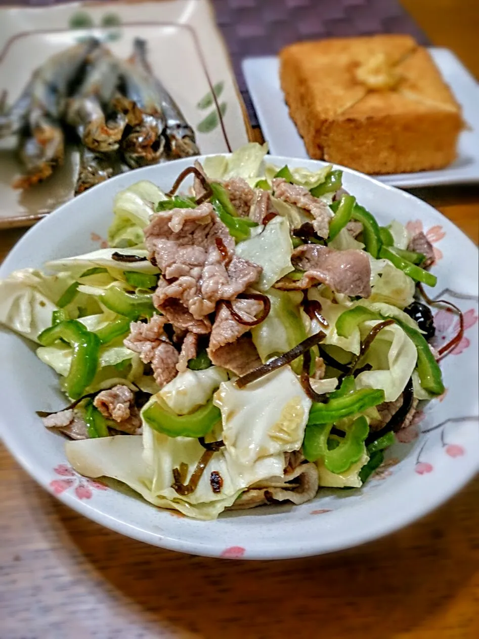 ゴーヤと豚肉・キャベツの塩昆布サラダ|Reikoさん