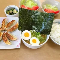 息子のお昼  ラーメン&餃子ランチ|ちぃちゃんさん