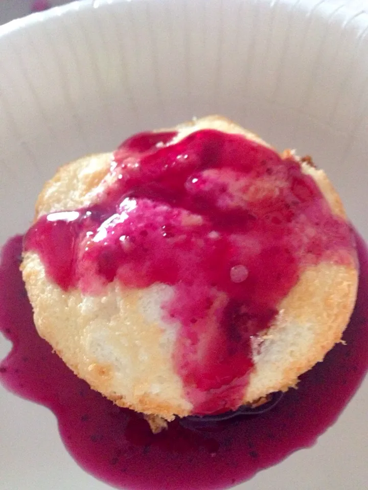 Snapdishの料理写真:GF Blueberry Angel food cake|sunshineさん