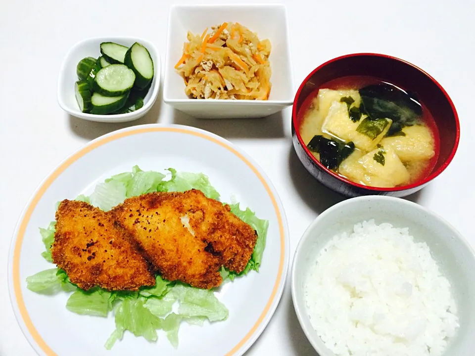 しいらのフライ
お揚げとワカメのお味噌汁
切り干し大根
きゅうりの酢漬け|あいさん