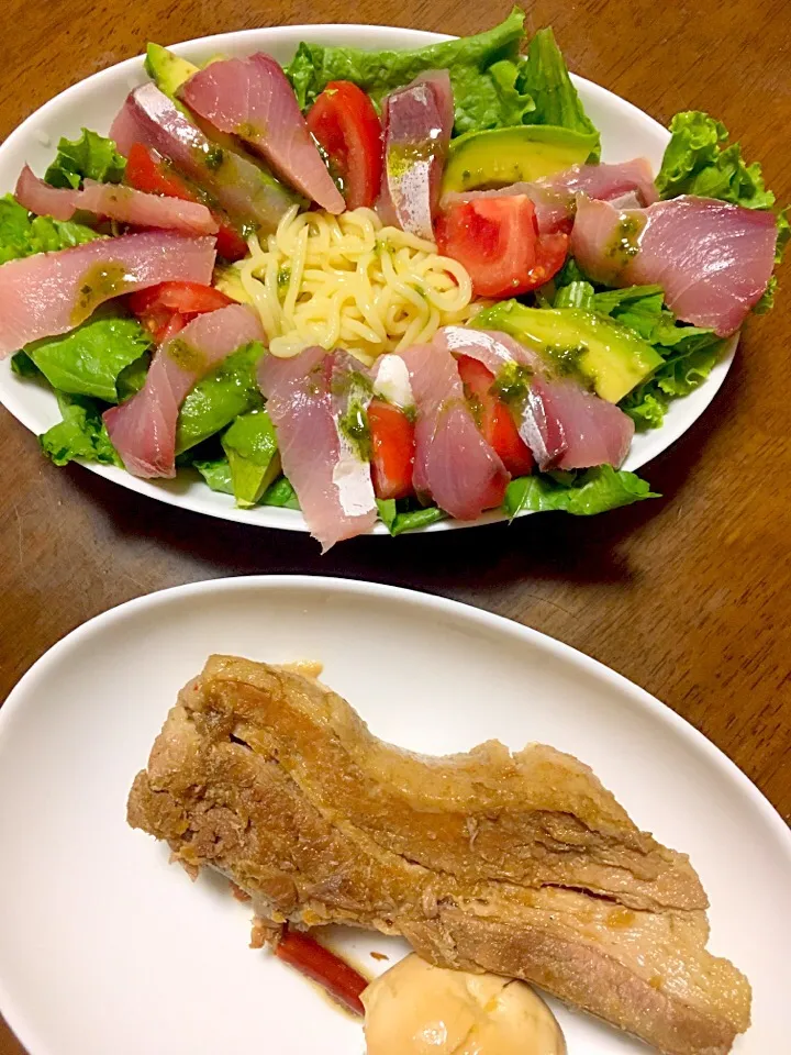 ダイエット料理✨
コンニャク麺で、海鮮冷やしジェノバ風✨と豚バラ肉の塊✨糖質ゼロの砂糖なので、こんだけ食べても糖質10グラムくらいです‼️|マロンさん