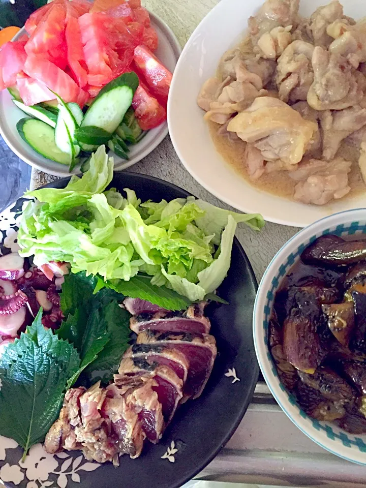 Snapdishの料理写真:鶏肉の塩レモン麹漬け焼き 茄子の焼き浸し 鰹のタタキ 蛸梅酢 サラダ|掛谷節子さん