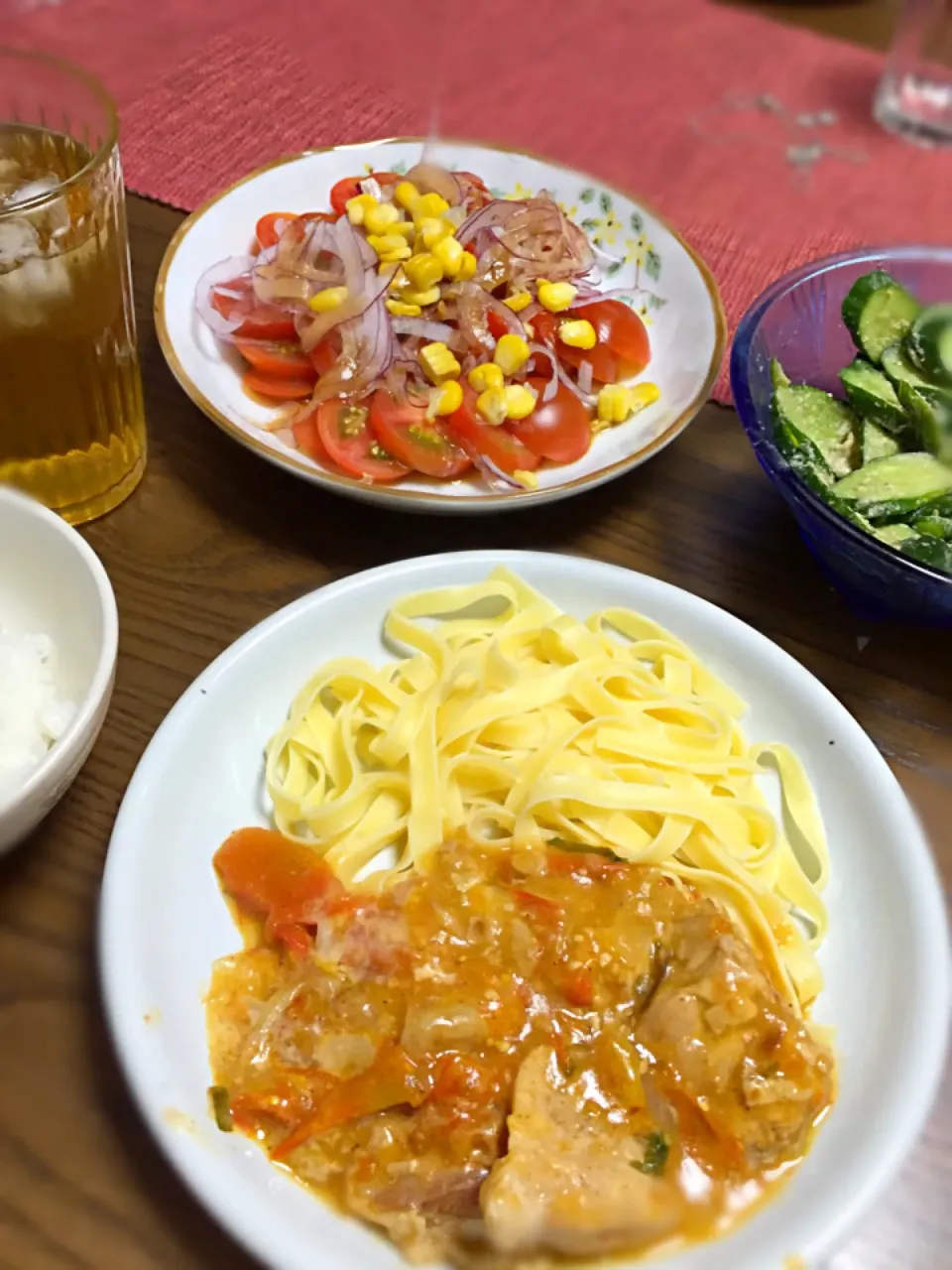 チキンのトマト煮込み
トマトのサラダ|Terumi  Yokosawaさん