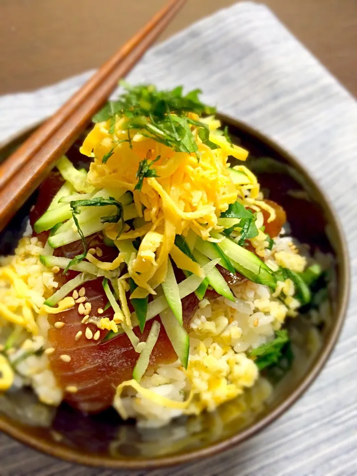 マグロの漬けでチラシ寿司丼♪|るん♪さん