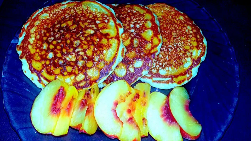 Snapdishの料理写真:Peaches with Pancakes Covered in Maple Syrup.|Juan Simmsさん