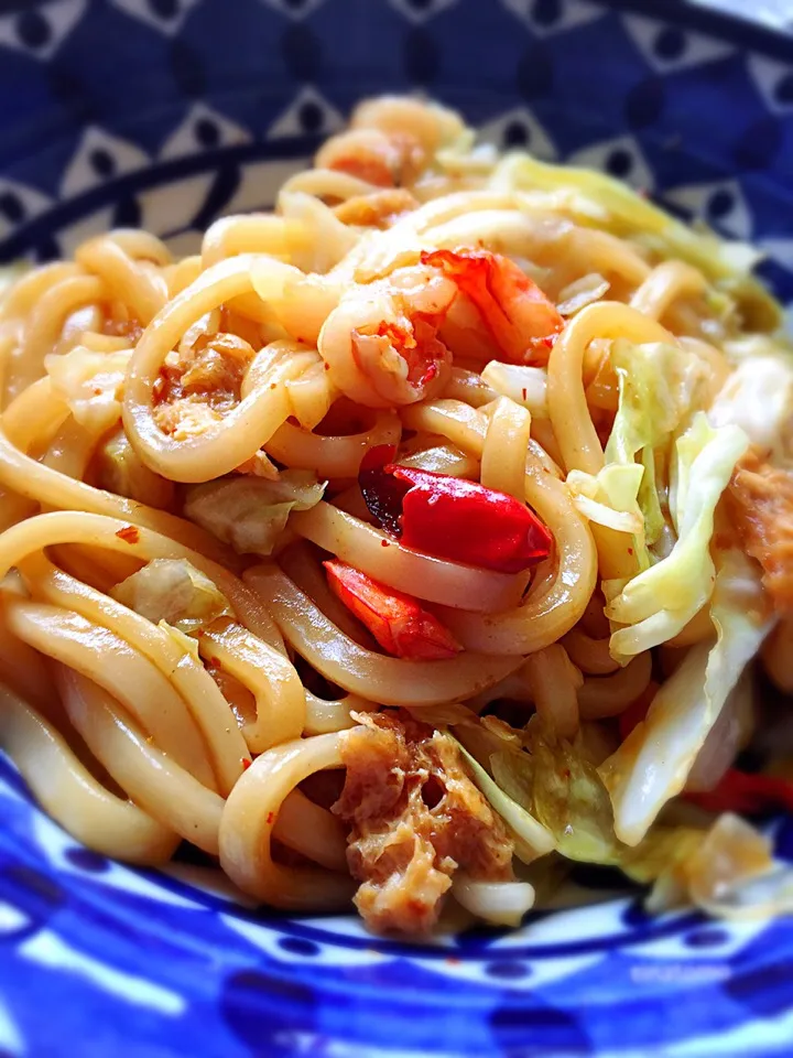 Snapdishの料理写真:エビとキャベツのオイスターソース焼きうどん！|Tina Tomoko😋さん