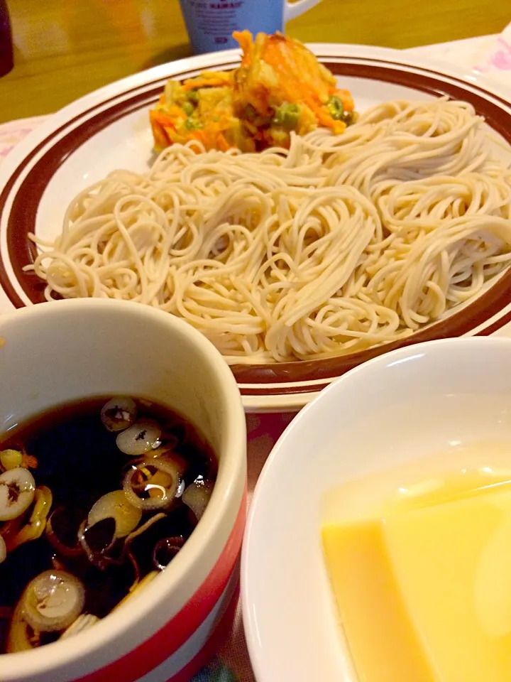 お蕎麦茹でましたけど〜〜な夕食|かずみさん