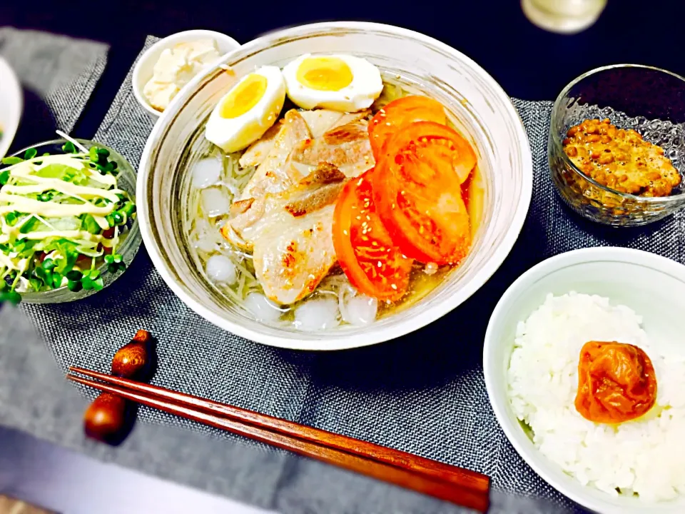 久しぶり投稿📸晩ご飯☻韓国冷麺に焼き豚のせちゃいました♡|rai☻*さん