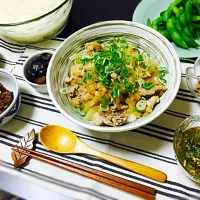 晩ご飯☻ネタに困った時はいつも簡単豚丼♡|rai☻*さん