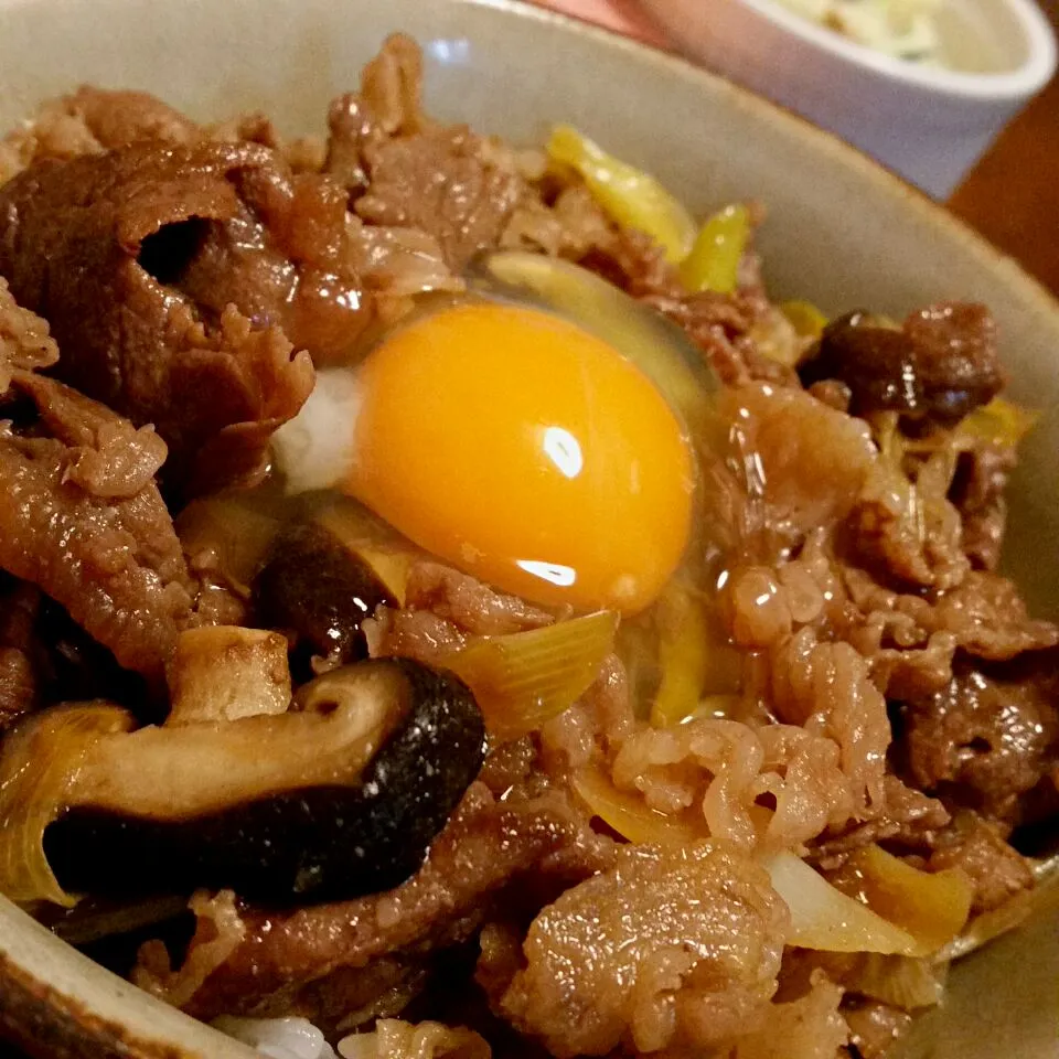 すき焼き丼|ふりるさん