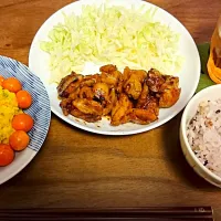 Snapdishの料理写真:とりにくのみそつけやき、カレー風味かぼちゃサラダ♪|yayoiさん