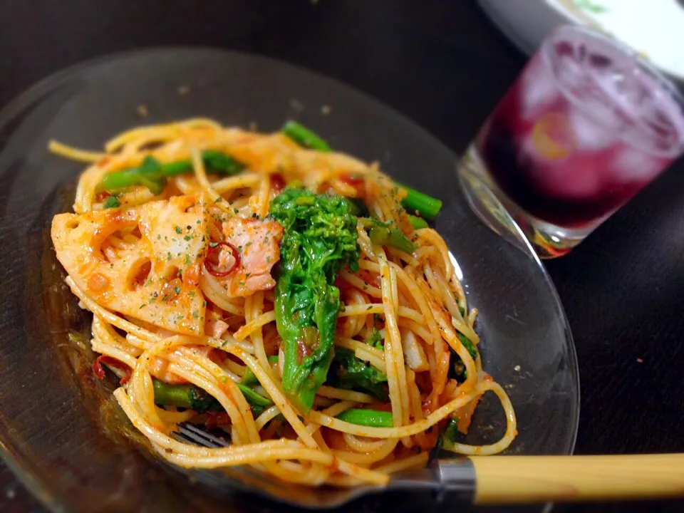 Snapdishの料理写真:蓮根と菜の花のアラビアータ🍝|こうめみまちさん