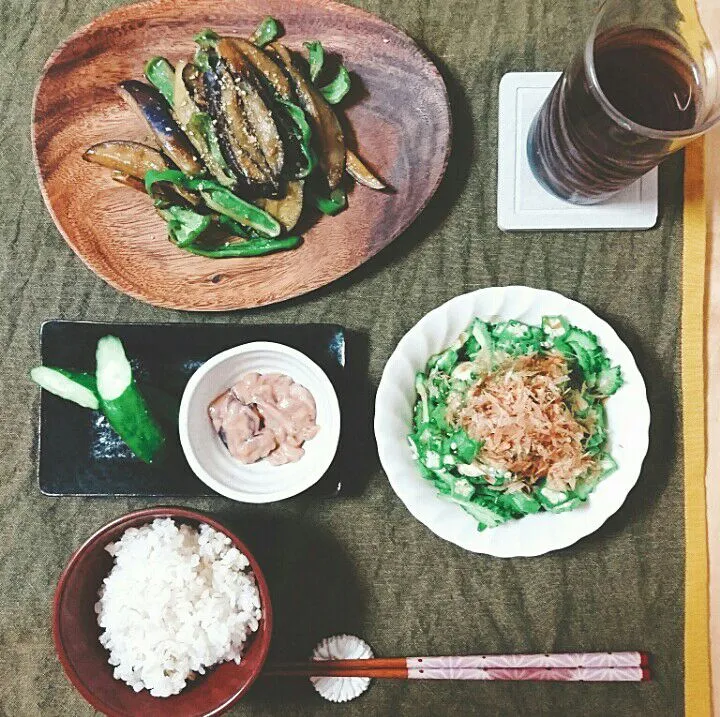 《夏野菜尽くし☆さっぱり晩ご飯》 #夏野菜 #なす #ピーマン #焼く/炒め物 #ゴーヤ #オクラ #豆腐 #サラダ #きゅうり #簡単料理 #麦ご飯|erichiさん