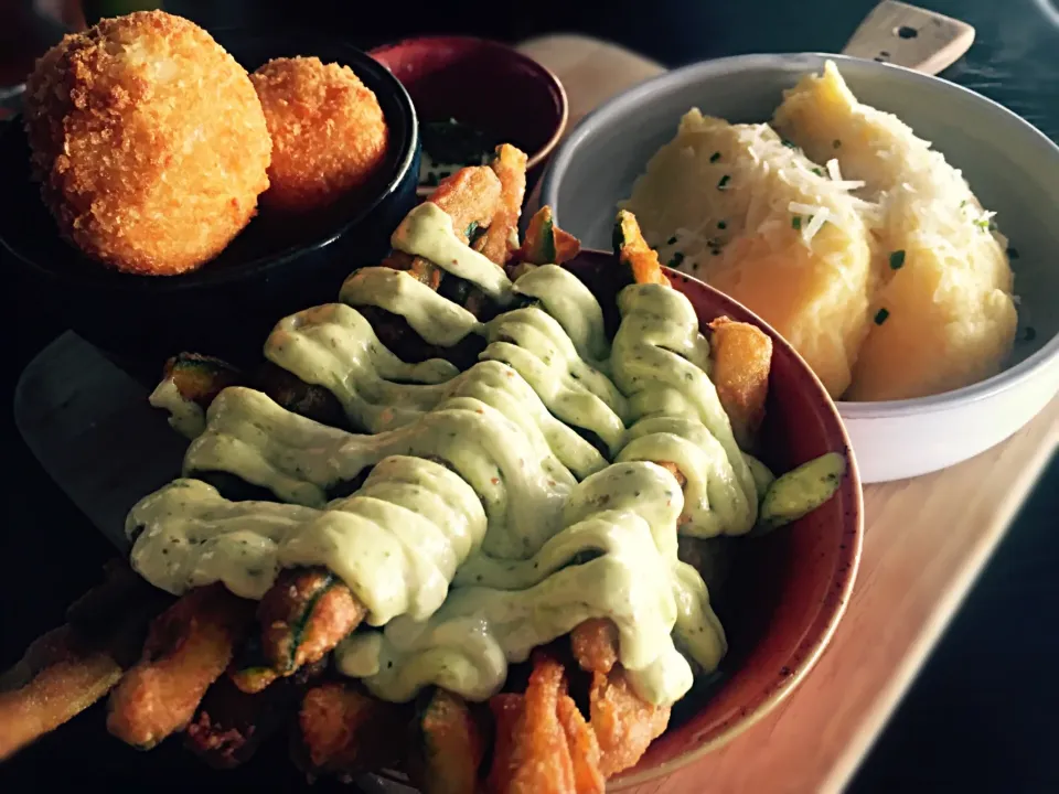 Francini with aioli, Zucchini fries with herb mayonnaise & soft polenta with Panetta and chilli|Sergio Lacuevaさん