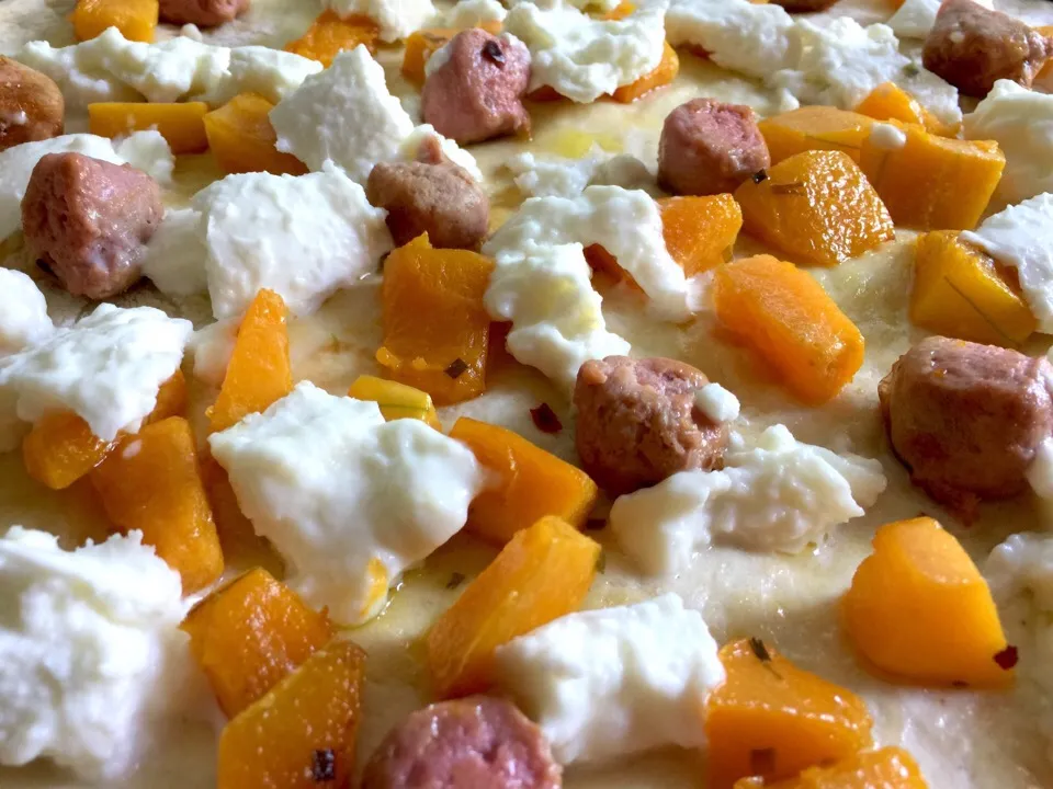 #pizza con salsiccia (saltata con peperoncino), #zucca e #bufala di #puglia|matteo pisanoさん